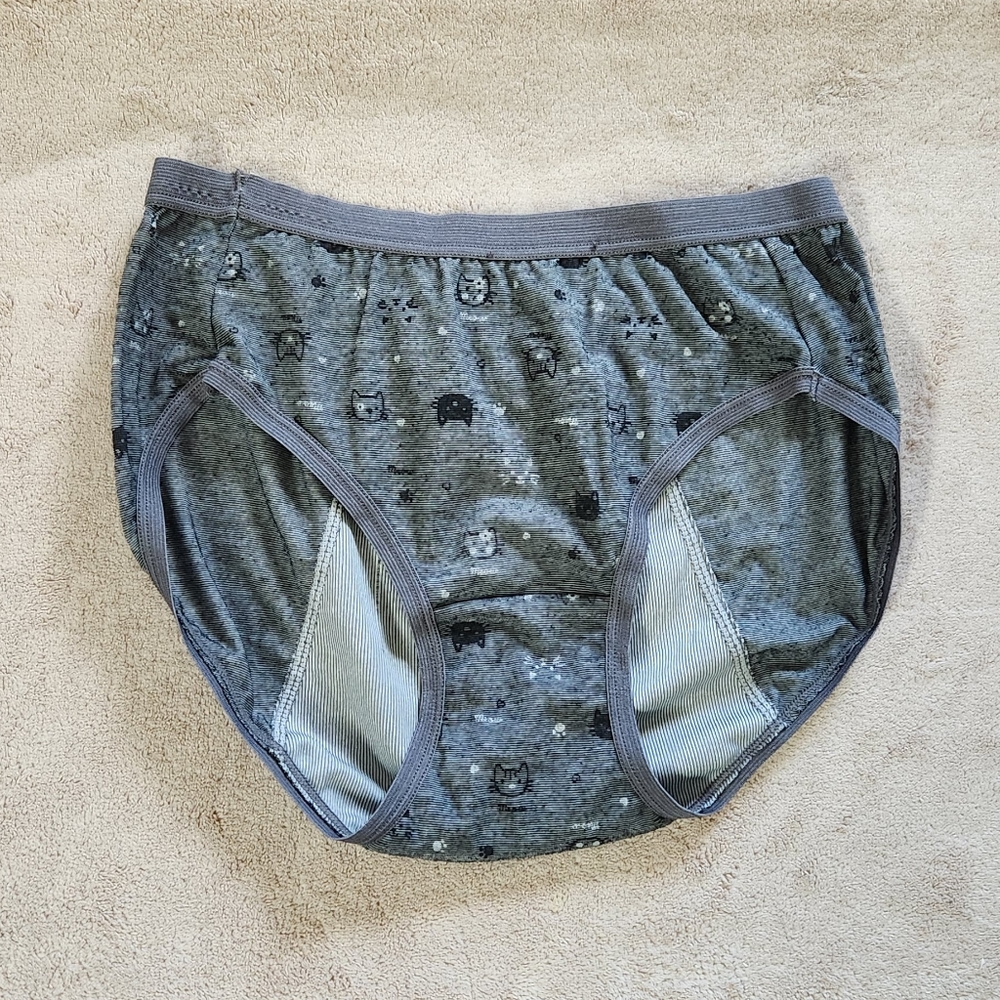 Gray period panties with kitty design
